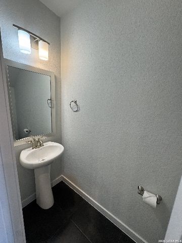 7914 Roanoke Run Unit 27, San Antonio, TX 78240