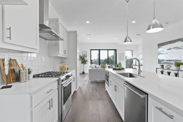 737 N Zang Boulevard 101, Dallas, TX 75208