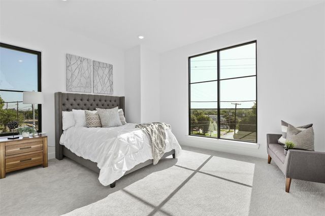 737 N Zang Boulevard 101, Dallas, TX 75208