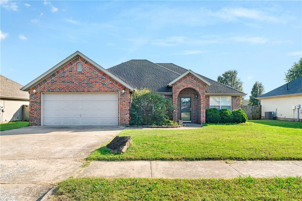 1304 E Courage, Siloam Springs, AR 72761