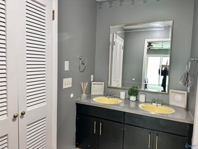 701 Fagan Springs Drive SE, Huntsville, AL 35801