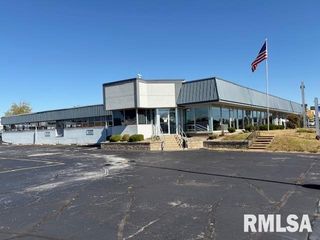 520 W KIMBERLY Road, Davenport, IA 52806