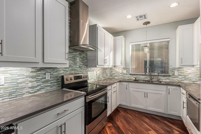 736 N LAGUNA Drive, Gilbert, AZ 85233