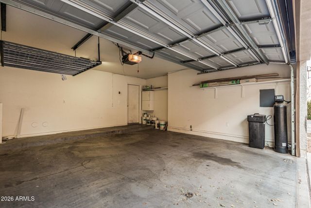 736 N LAGUNA Drive, Gilbert, AZ 85233