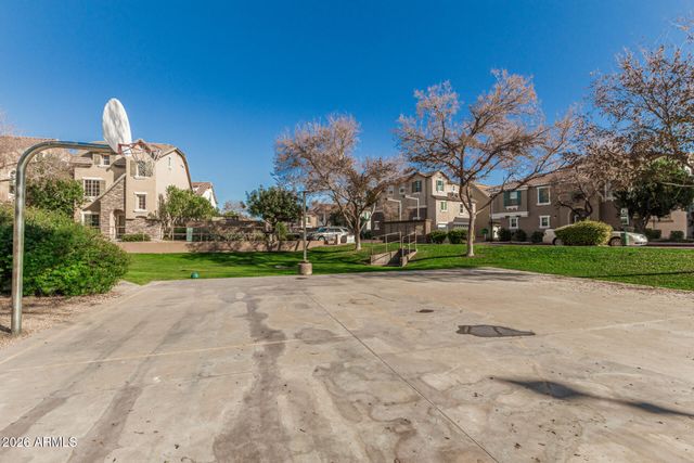 736 N LAGUNA Drive, Gilbert, AZ 85233