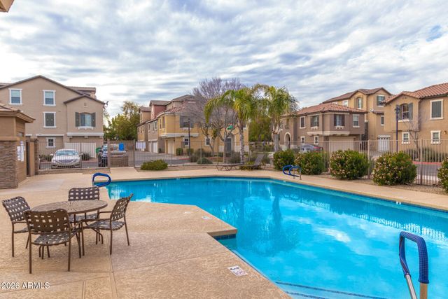 736 N LAGUNA Drive, Gilbert, AZ 85233