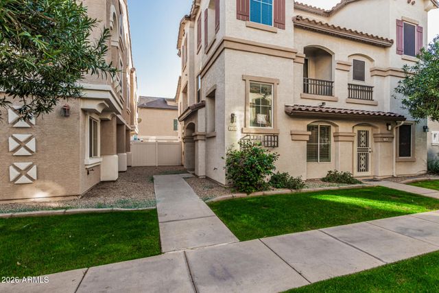 736 N LAGUNA Drive, Gilbert, AZ 85233