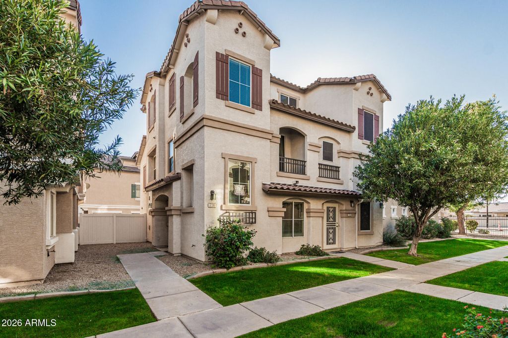 736 N LAGUNA Drive, Gilbert, AZ 85233