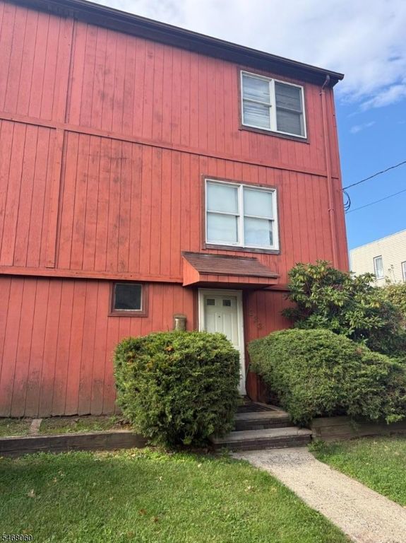 233 Nesbit Ter 2, Irvington Twp., NJ 07111 — photo 2