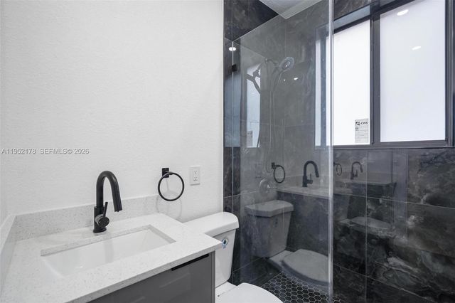 629 SW 10th Ave 1, Miami, FL 33130