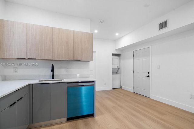 629 SW 10th Ave 1, Miami, FL 33130