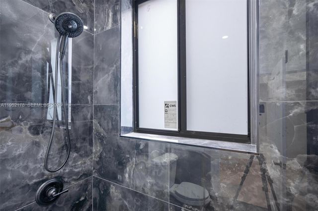 629 SW 10th Ave 1, Miami, FL 33130