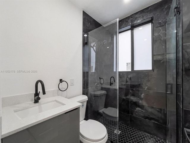 629 SW 10th Ave 1, Miami, FL 33130