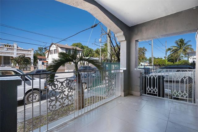 629 SW 10th Ave 1, Miami, FL 33130