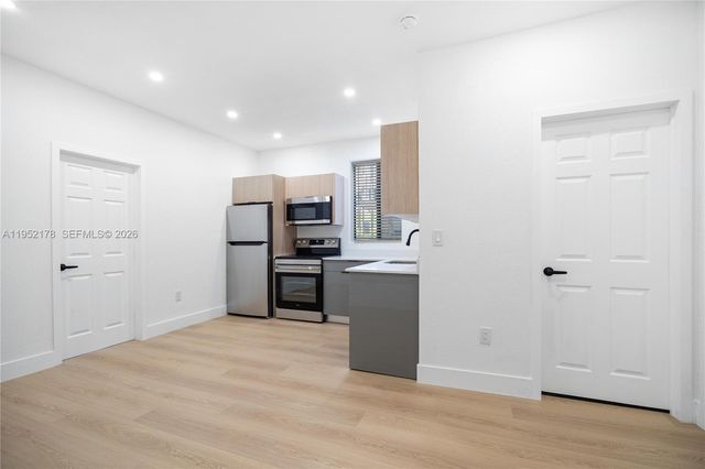 629 SW 10th Ave 1, Miami, FL 33130