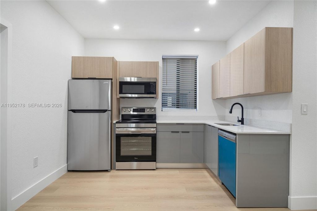 629 SW 10th Ave 1, Miami, FL 33130