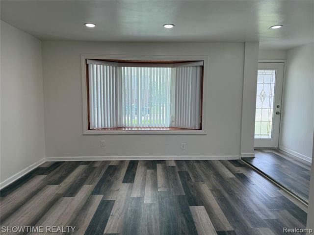 30486 Groveland Street, Madison Heights, MI 48071