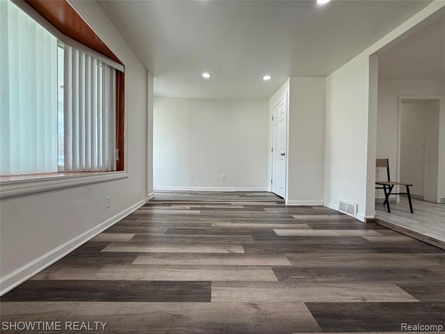 30486 Groveland Street, Madison Heights, MI 48071