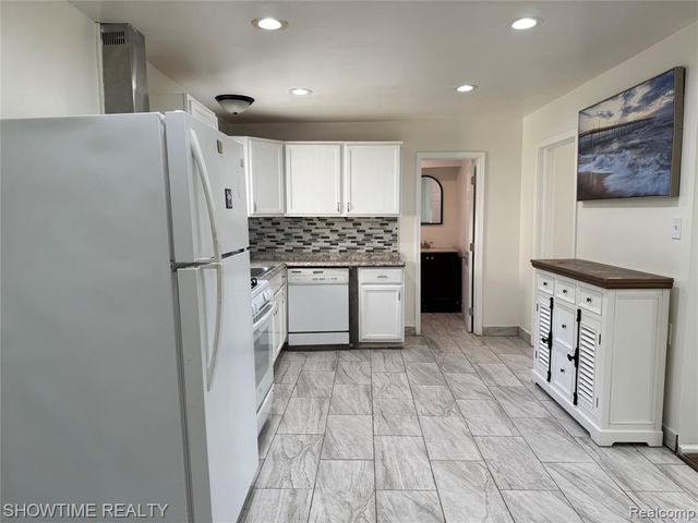 30486 Groveland Street, Madison Heights, MI 48071