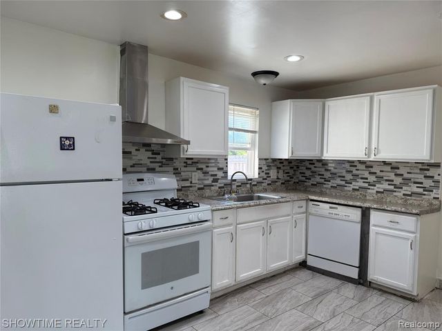 30486 Groveland Street, Madison Heights, MI 48071