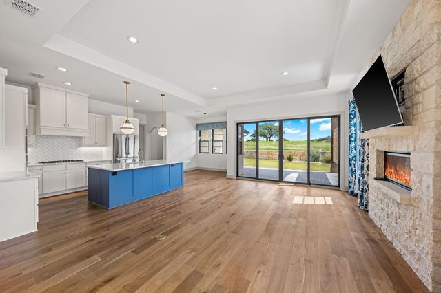 1025 Comanche Hills Dr, Kerrville, TX 78028