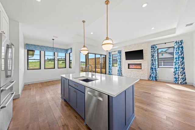1025 Comanche Hills Dr, Kerrville, TX 78028