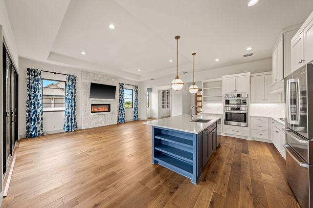 1025 Comanche Hills Dr, Kerrville, TX 78028