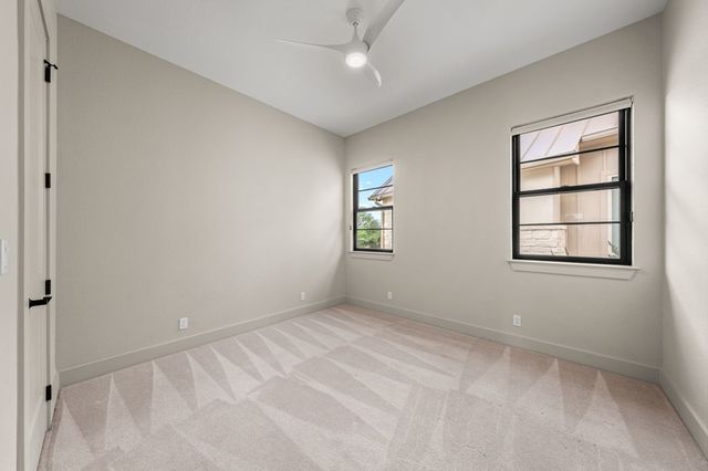 1025 Comanche Hills Dr, Kerrville, TX 78028