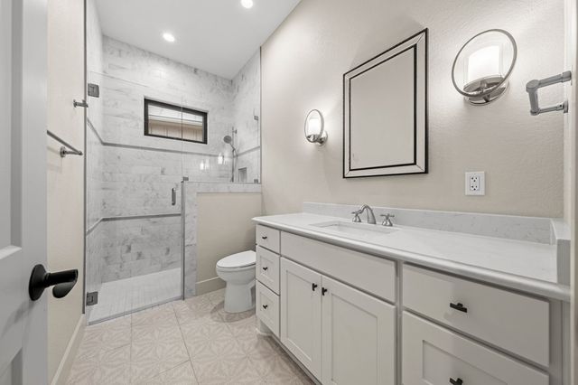 1025 Comanche Hills Dr, Kerrville, TX 78028