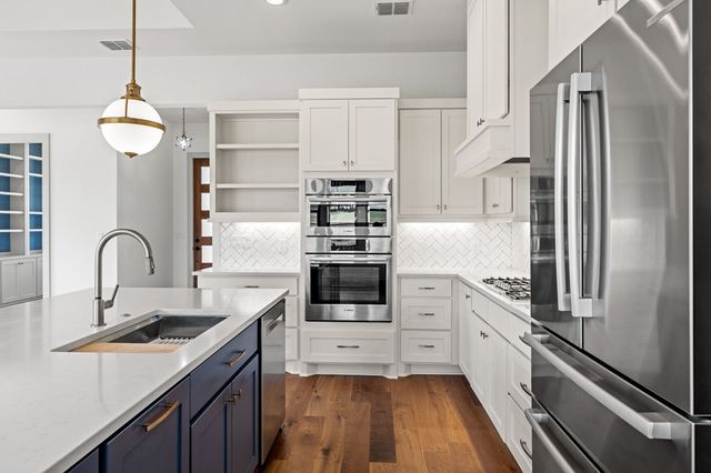 1025 Comanche Hills Dr, Kerrville, TX 78028