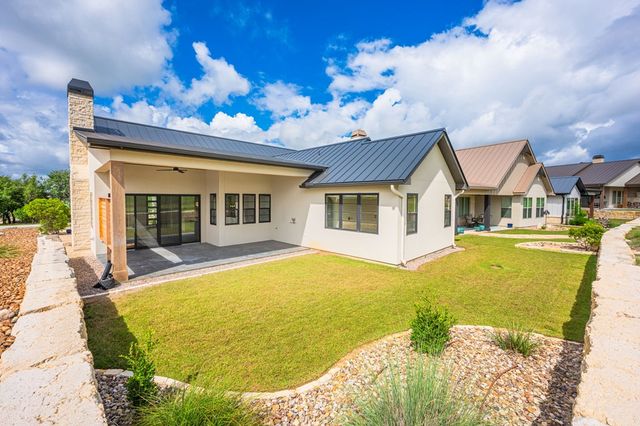 1025 Comanche Hills Dr, Kerrville, TX 78028