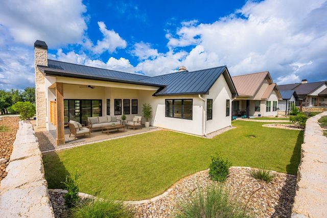 1025 Comanche Hills Dr, Kerrville, TX 78028