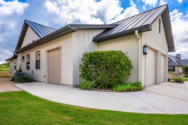 1025 Comanche Hills Dr, Kerrville, TX 78028