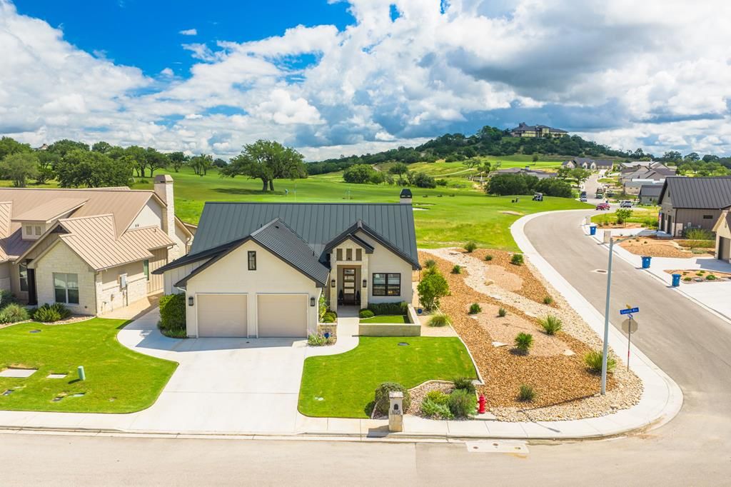1025 Comanche Hills Dr, Kerrville, TX 78028