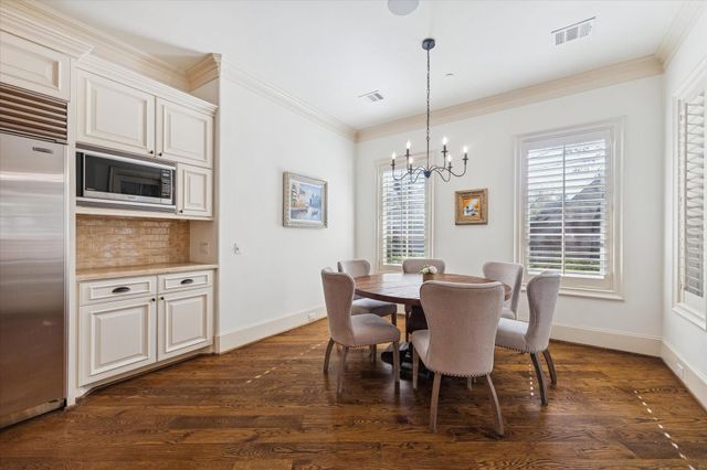 7 Leisure Lane, Bunker Hill Village, TX 77024