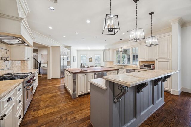 7 Leisure Lane, Bunker Hill Village, TX 77024