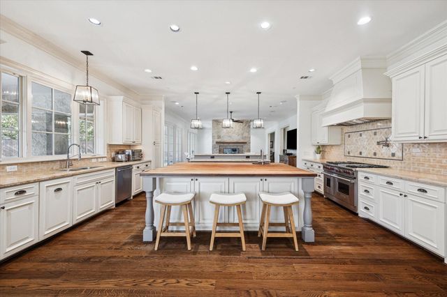 7 Leisure Lane, Bunker Hill Village, TX 77024