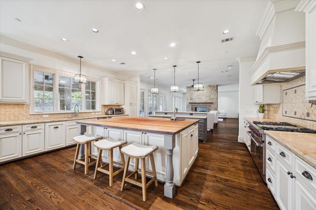 7 Leisure Lane, Bunker Hill Village, TX 77024