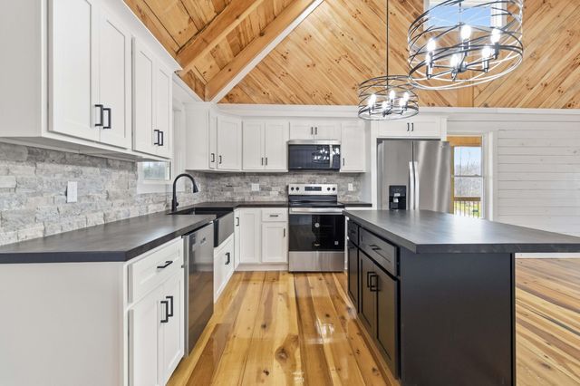 360 Pumpkin Creek Circle, Jamestown, KY 42629