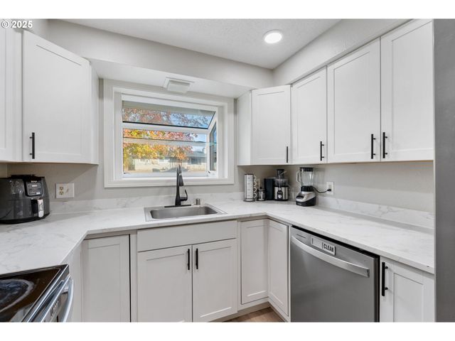 310 W BROADWAY St, Goldendale, WA 98620