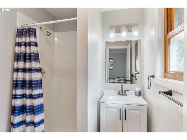 310 W BROADWAY St, Goldendale, WA 98620