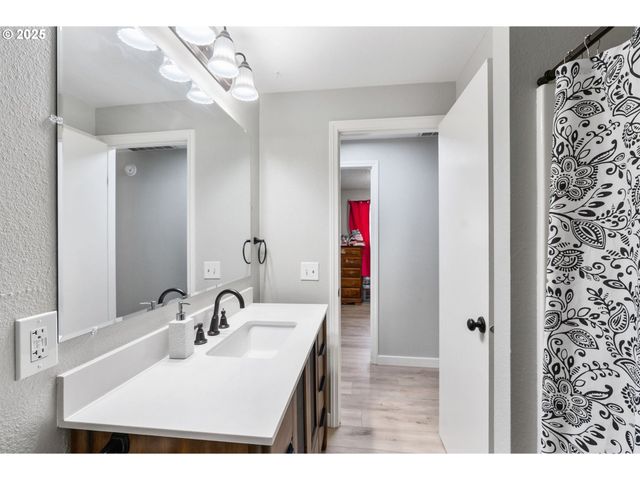 310 W BROADWAY St, Goldendale, WA 98620