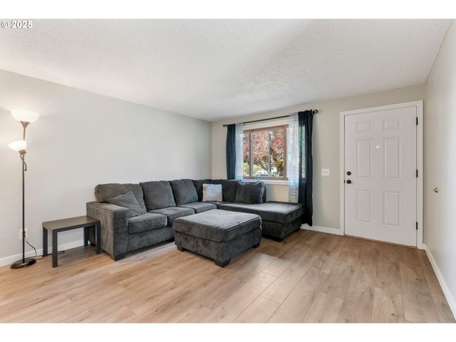 310 W BROADWAY St, Goldendale, WA 98620