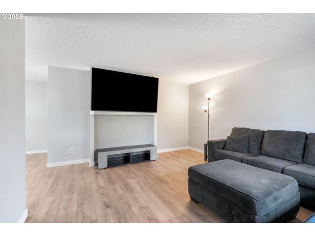 310 W BROADWAY St, Goldendale, WA 98620