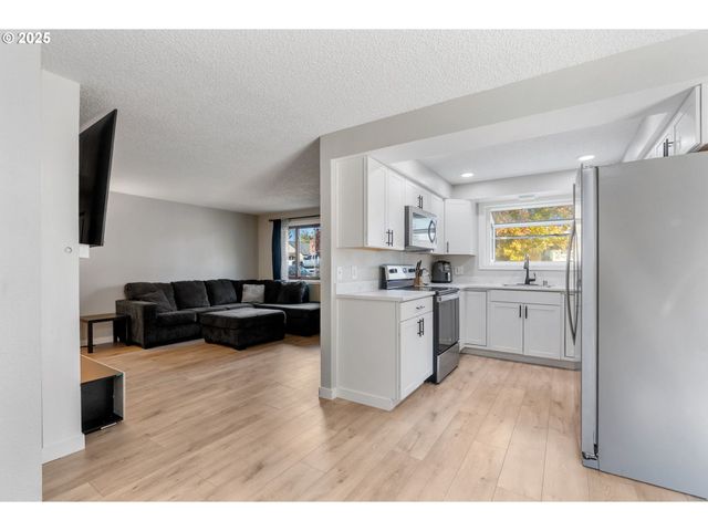 310 W BROADWAY St, Goldendale, WA 98620