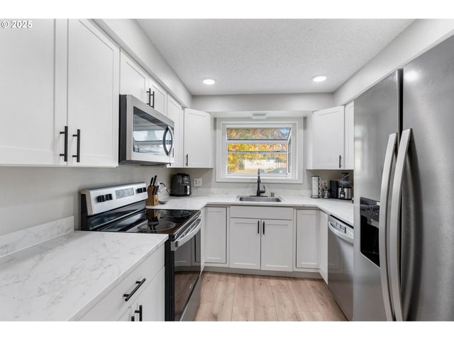 310 W BROADWAY St, Goldendale, WA 98620