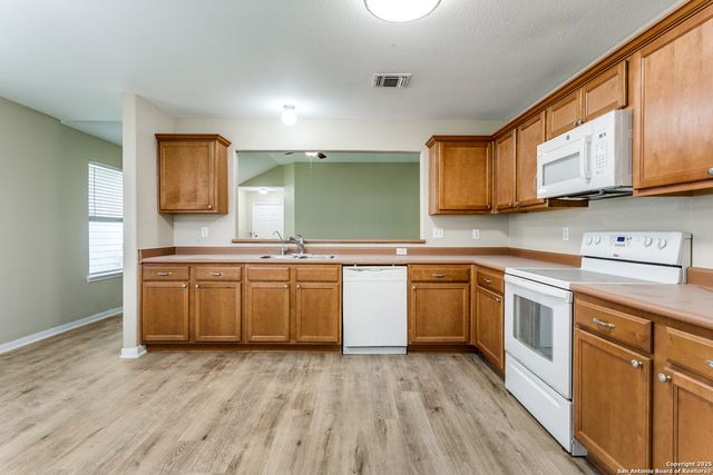 5735 Cardinal Falls, San Antonio, TX 78239