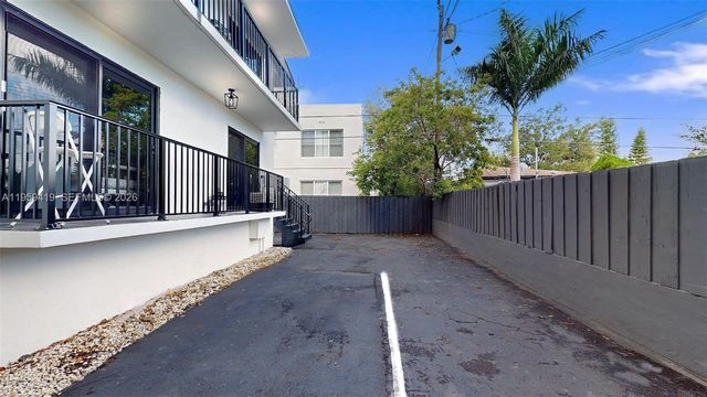 329 SW 9th Ave, Miami, FL 33130