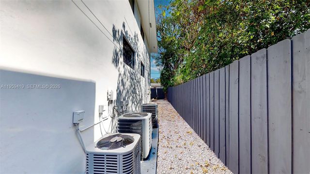 329 SW 9th Ave, Miami, FL 33130