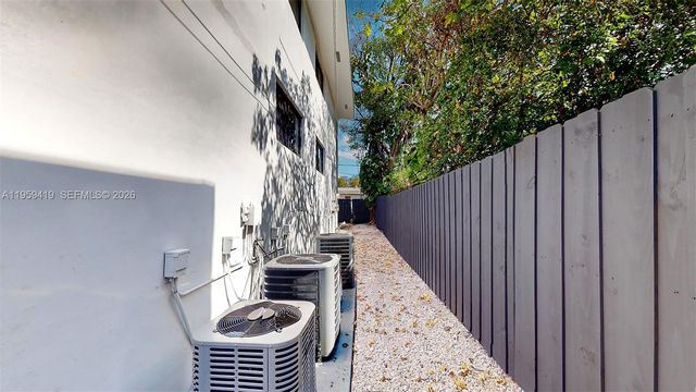 329 SW 9th Ave, Miami, FL 33130